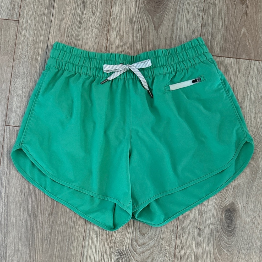 Vuori Green Clementine 2.0 Shorts 4” - Size S